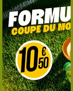 Formule Coupe du Monde à 10,50€ sur fond de pelouse verte, avec des aliments et une boisson partiellement visibles.