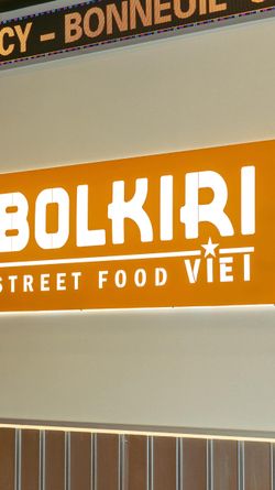 BOLKIRI propose une cuisine asiatique de street food à La Plaine Saint-Denis.
