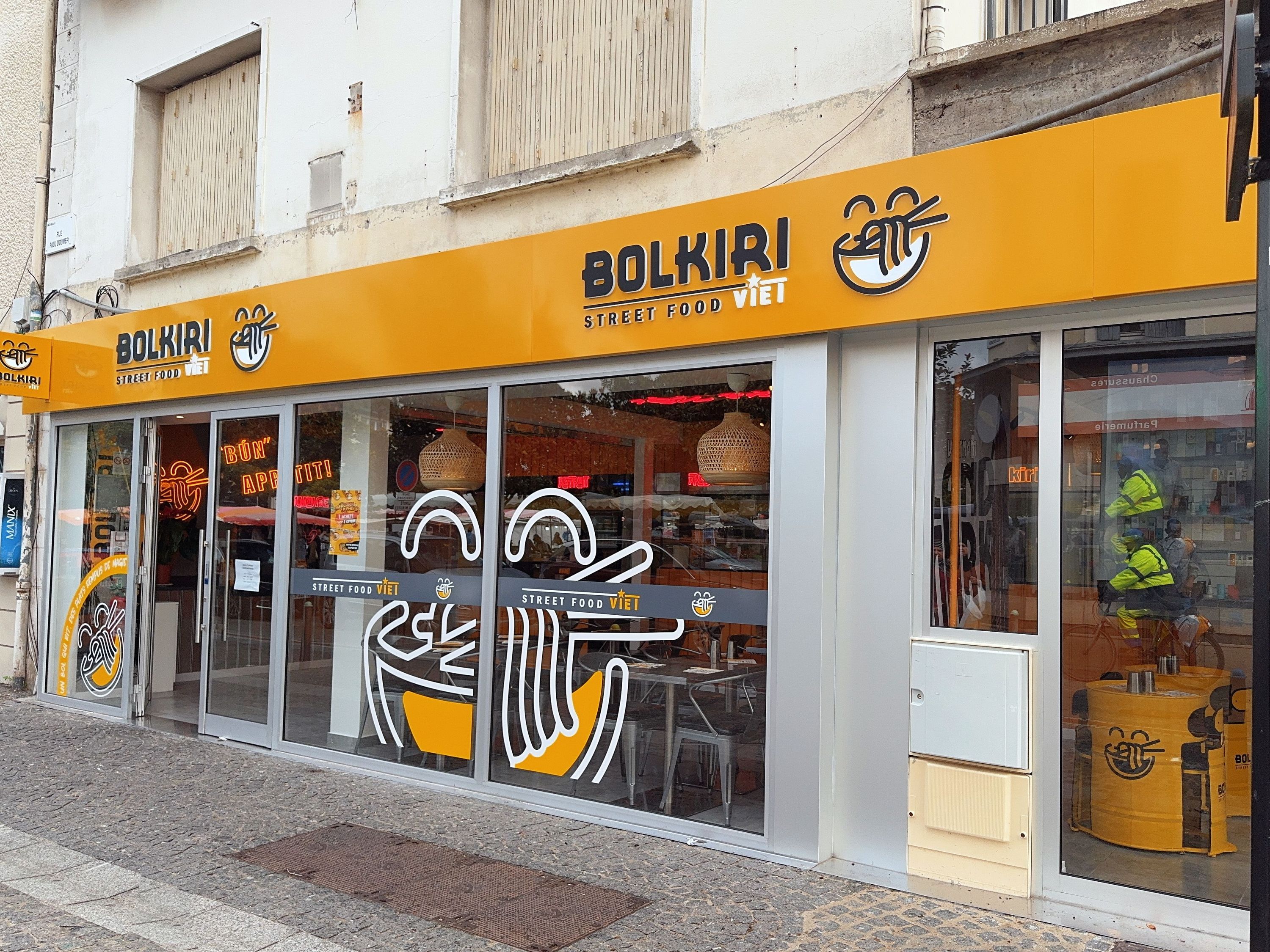 BOLKIRI, restaurant asiatique à Les Mureaux, proposant une cuisine de rue vietnamienne.