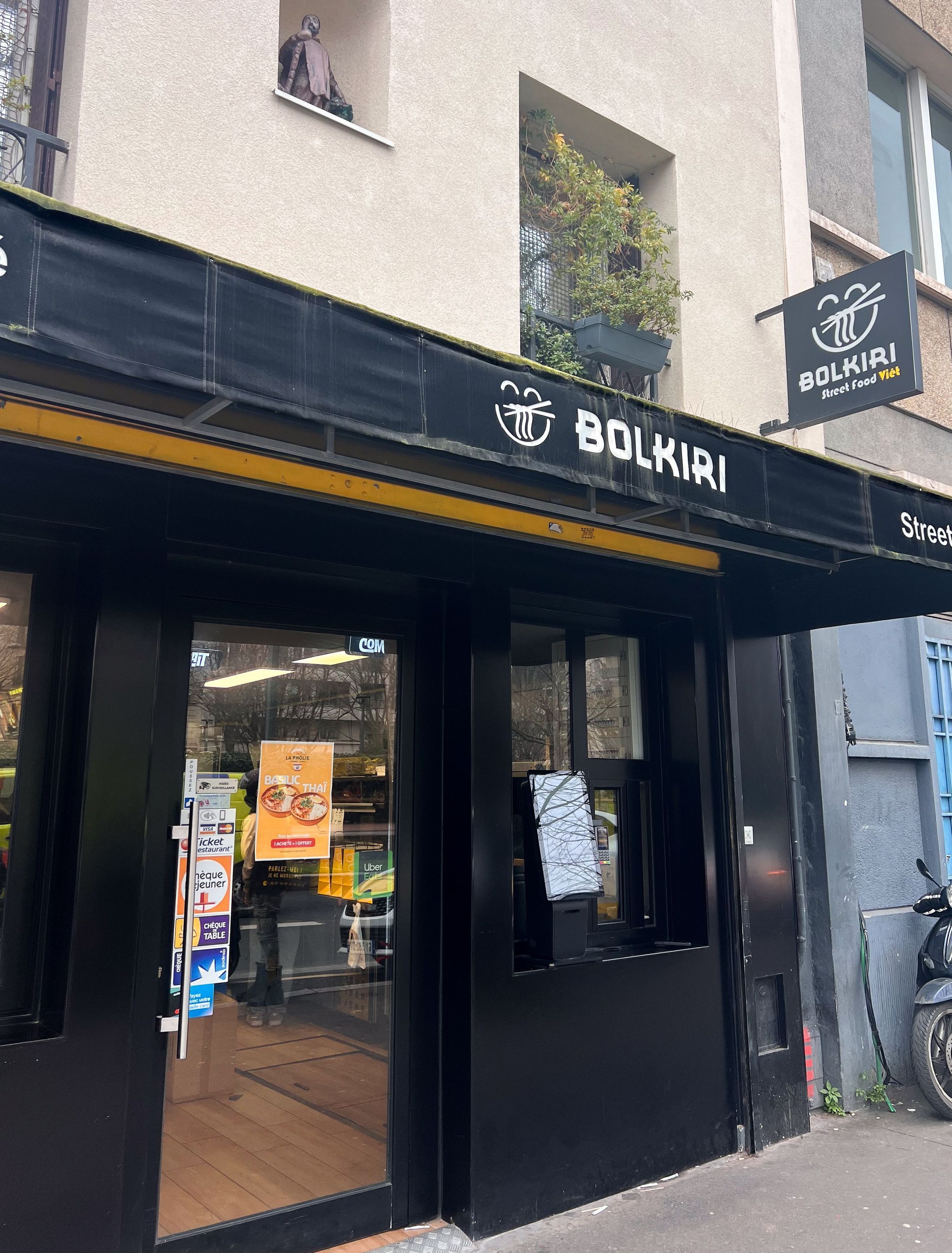 BOLKIRI, un restaurant asiatique à La Plaine Saint-Denis, offrant une cuisine de street food.