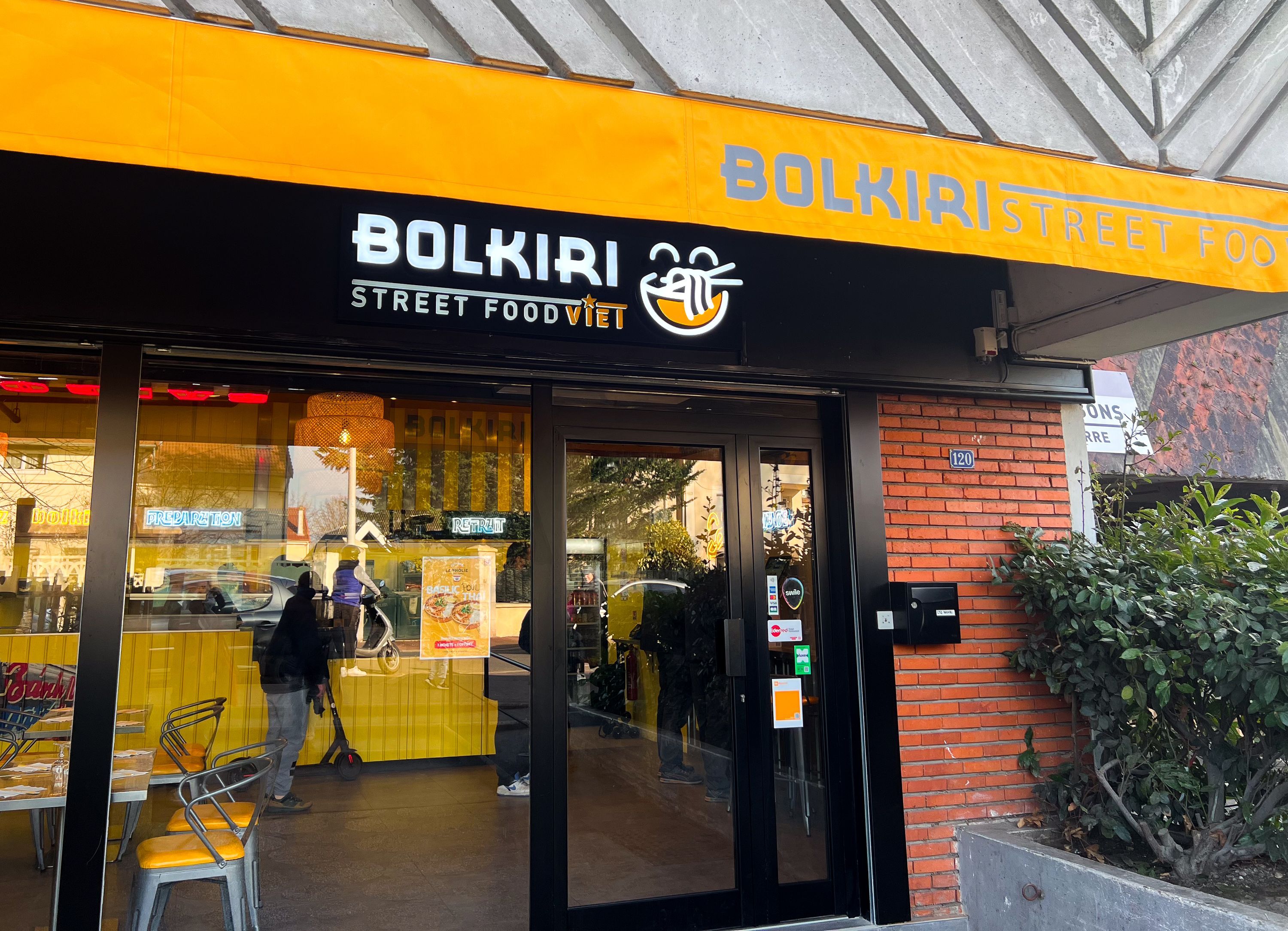 BOLKIRI Nanterre, restaurant asiatique spécialisé en cuisine vietnamienne et street food.